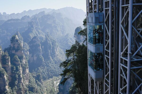 مصعد 100 تنين أعلى مصعد في العالم، الصين 13 نوفمبر 2020 - سبوتنيك عربي