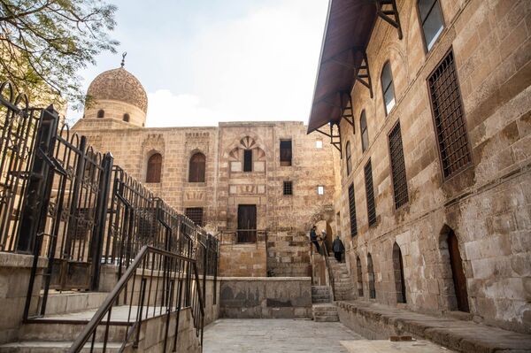 في صحراء المماليك... حرفيون يعيدون الحياة إلى مدينة الموتى - سبوتنيك عربي