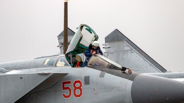 مناورات الطيران الحربي الروسي لمقاتلات «سو-25» و «ميغ- 31» التابعة للمنطقة الغربية لشرق روسيا، في مقاطعة تفير، 23-24 نوفمبر 2020 - سبوتنيك عربي