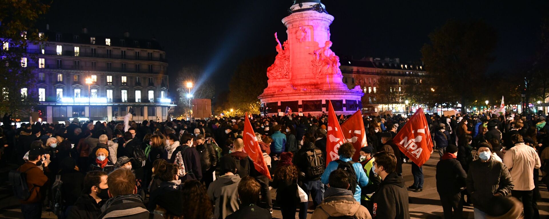 احتجاجات ضد عملية طرد المهاجرين غير الشرعيين من ساحة الجمهورية في باريس، فرنسا  24 نوفمبر 2020 - سبوتنيك عربي, 1920, 17.04.2022