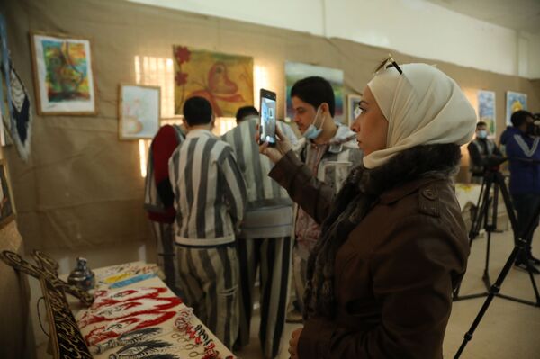 نزلاء أكبر سجن في سوريا يحتفلون بعيد الثقافة الوطني (فيديو) - سبوتنيك عربي