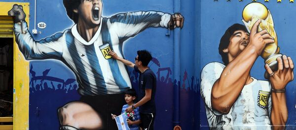 المشجعون يودعون كرة القدم الأرجنتيني دييغو مارادونا، بوينس ايروس، الأرجنتين 25 نوفمبر 2020 المشجعون يودعون كرة القدم الأرجنتيني دييغو مارادونا، بوينس ايروس، الأرجنتين 25 نوفمبر 2020 - سبوتنيك عربي