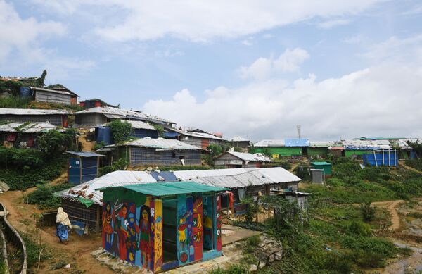 حمام عام في أكبر مخيم للاجئين من مسلمي الروهينغا، القادمين من ميانمار، في مدينة كوكس-بازار في بنغلاديش - سبوتنيك عربي