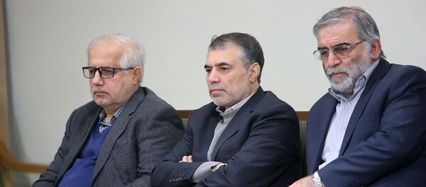 على يمين الصورة - محسن فخري زاده، العالم النووي الإيراني الراحل - سبوتنيك عربي