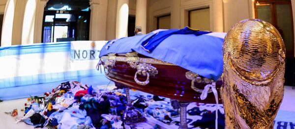 نعش الأسطورة دييغو مارادونا - سبوتنيك عربي