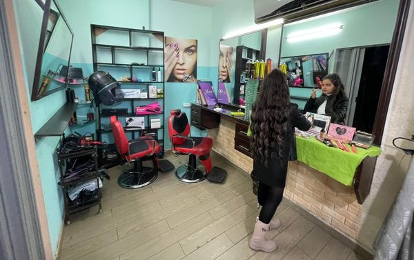 الكوافيرة سما بليدي .. أصغر مصففة شعر في فلسطين الكوافيرة سما بليدي .. أصغر مصففة شعر في فلسطين - سبوتنيك عربي