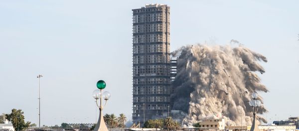 هدم أبراج ميناء بلازا في منطقة ميناء زايد هدم أبراج ميناء بلازا في منطقة ميناء زايد - سبوتنيك عربي