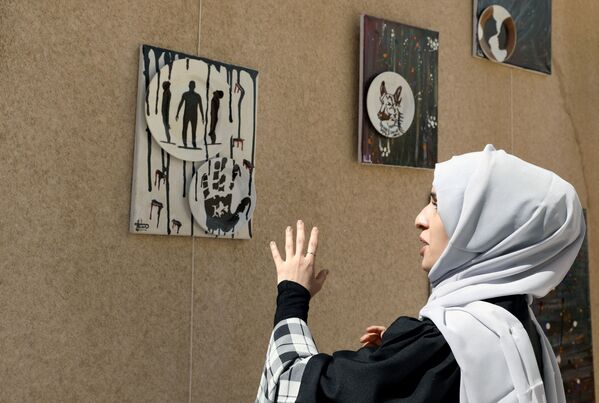 الفنانة اليمنية أحلام ناصر وأعمالهاالفنية في منزلها بمدينة صنعاء، اليمن 23 نوفمبر 2020 - سبوتنيك عربي