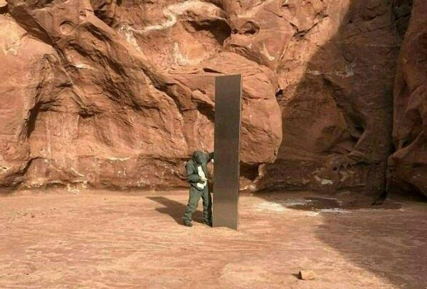 ظهور جسم غامض في رومانيا بعد اختفائه من الصحراء الأمريكية... فيديو وصور ظهور جسم غامض في رومانيا بعد اختفائه من الصحراء الأمريكية... فيديو وصور - سبوتنيك عربي