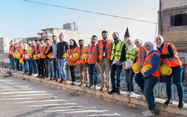 فريق حدد المهتم بالتراث وإسعاف حجارة مدينتهم حلب، سوريا - سبوتنيك عربي