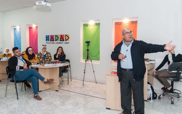 فريق حدد المهتم بالتراث وإسعاف حجارة مدينتهم حلب، سوريا - سبوتنيك عربي