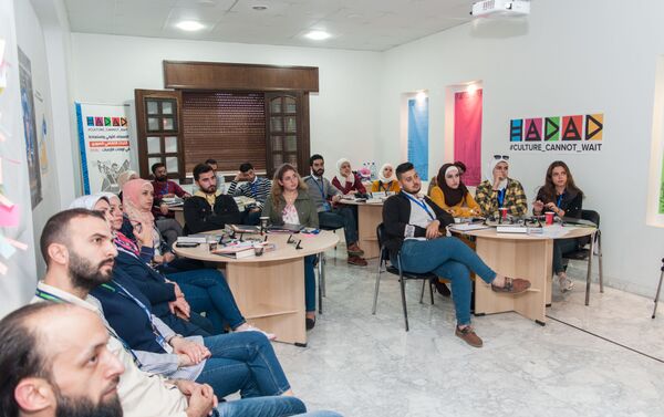 فريق حدد المهتم بالتراث إسعاف حجارة مدينتهم حلب، سوريا - سبوتنيك عربي