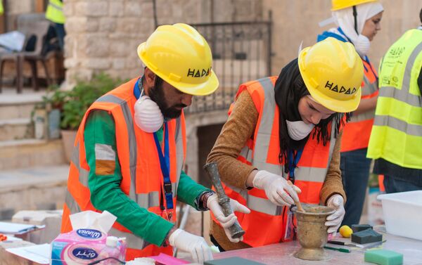 فريق حدد المهتم بالتراث وإسعاف حجارة مدينتهم حلب، سوريا - سبوتنيك عربي
