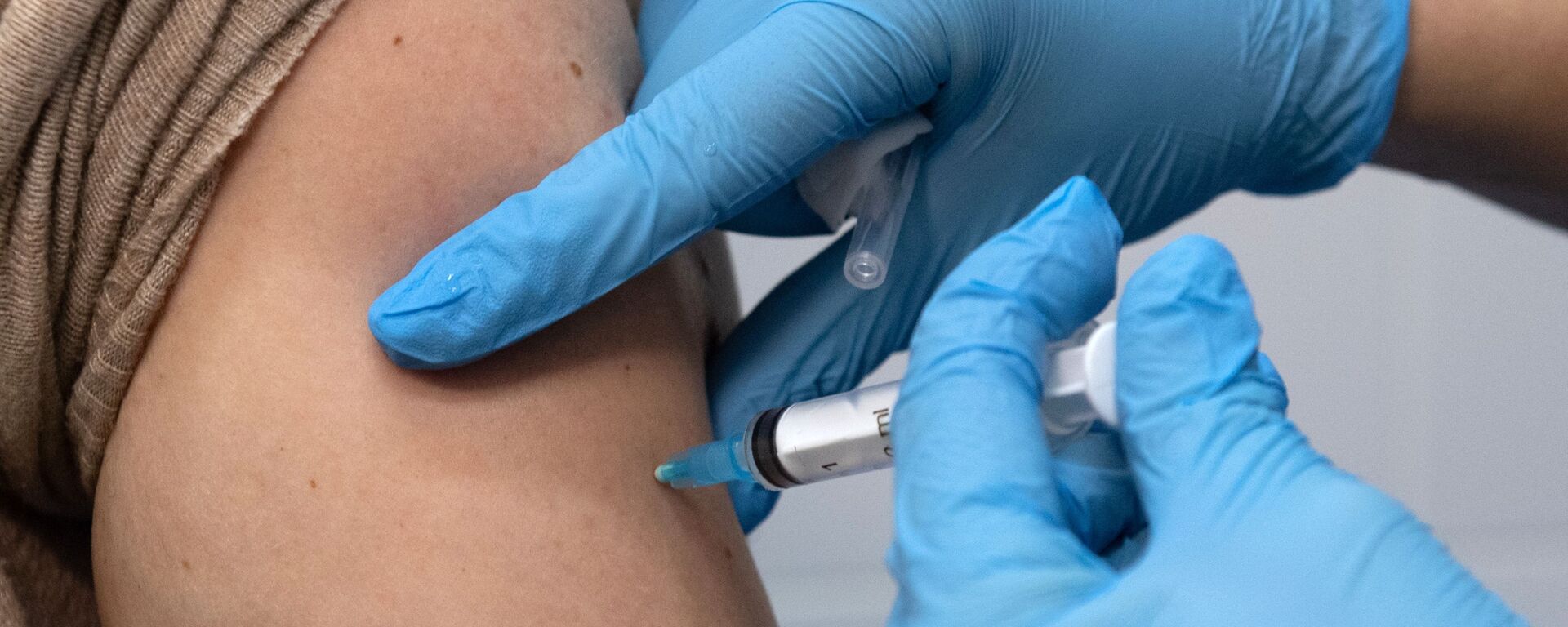 تطعيم أهالي موسكو بلقاح ضد فيروس كورونا (كوفيد - 19)، روسيا 5 ديسمبر 2020 - سبوتنيك عربي, 1920, 24.09.2022
