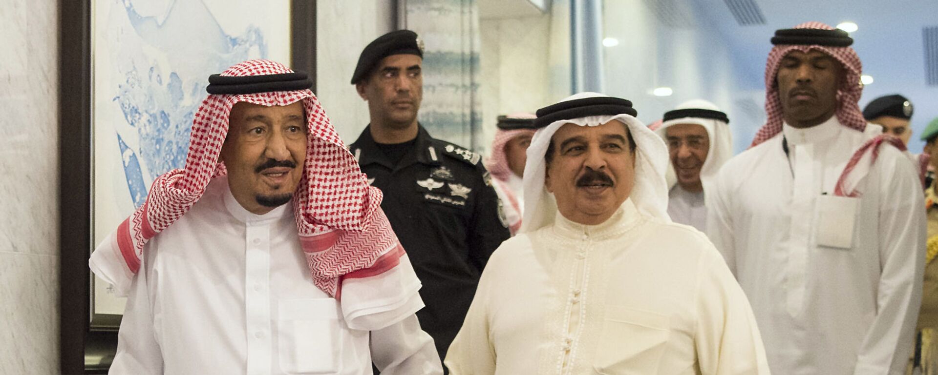 العاهل السعودي الملك سلمان بن عبد العزيز مع العاهل البحريني الملك حمد بن عيسى آل خليفة - سبوتنيك عربي, 1920, 15.05.2023