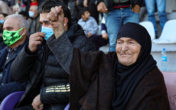 برصيد 80 عاما... سعاد كنعان أقدم مشجعة كروية على المدرجات.. فيديو وصور برصيد 80 عاما... سعاد كنعان أقدم مشجعة كروية على المدرجات.. فيديو وصور - سبوتنيك عربي