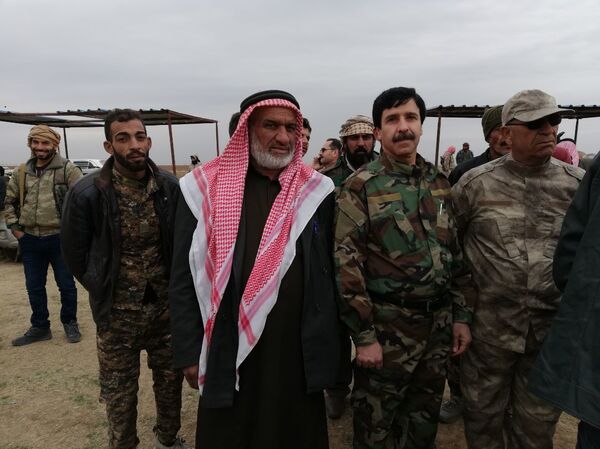 من أجل الذود عن سوريا... انضمام 200 من أبناء العشائر لقوات الدفاع الوطني.. فيديو وصور - سبوتنيك عربي