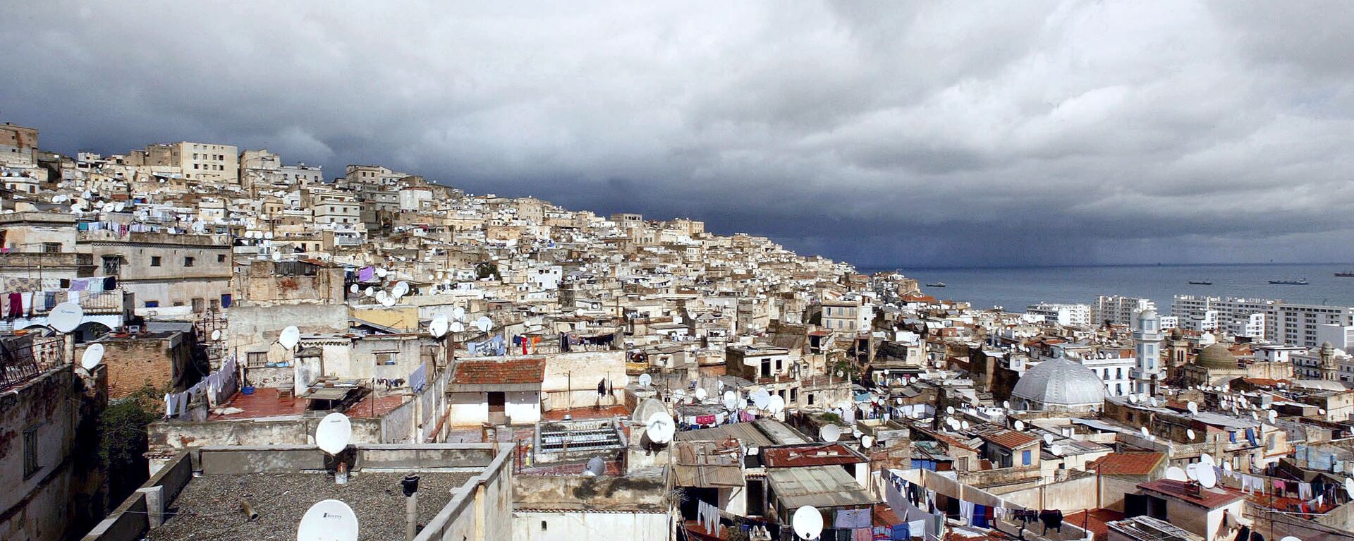 صورة جوية التقطت في 14 فبراير 2003 لشرفات قصبة الجزائر العاصمة - سبوتنيك عربي, 1920, 26.04.2021