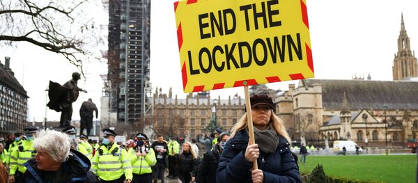 مظاهرة ضد التطعيم بلقاح ضد كورونا في ساحة البرلمان في لندن، بريطانيا 14 ديسمبر 2020 - سبوتنيك عربي