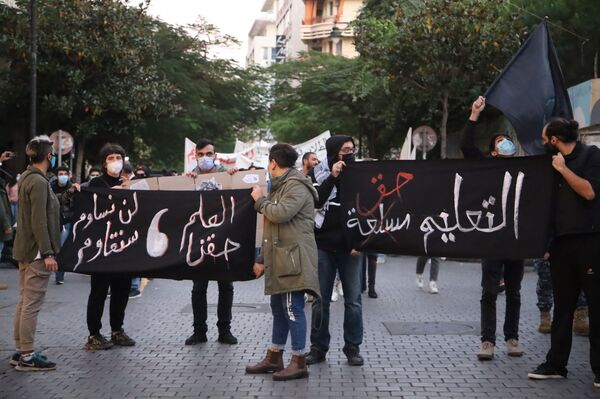 يوم غضب طلابي في لبنان لرفض دولرة الأقساط ووقوع مواجهات ليلية... فيديو وصور - سبوتنيك عربي