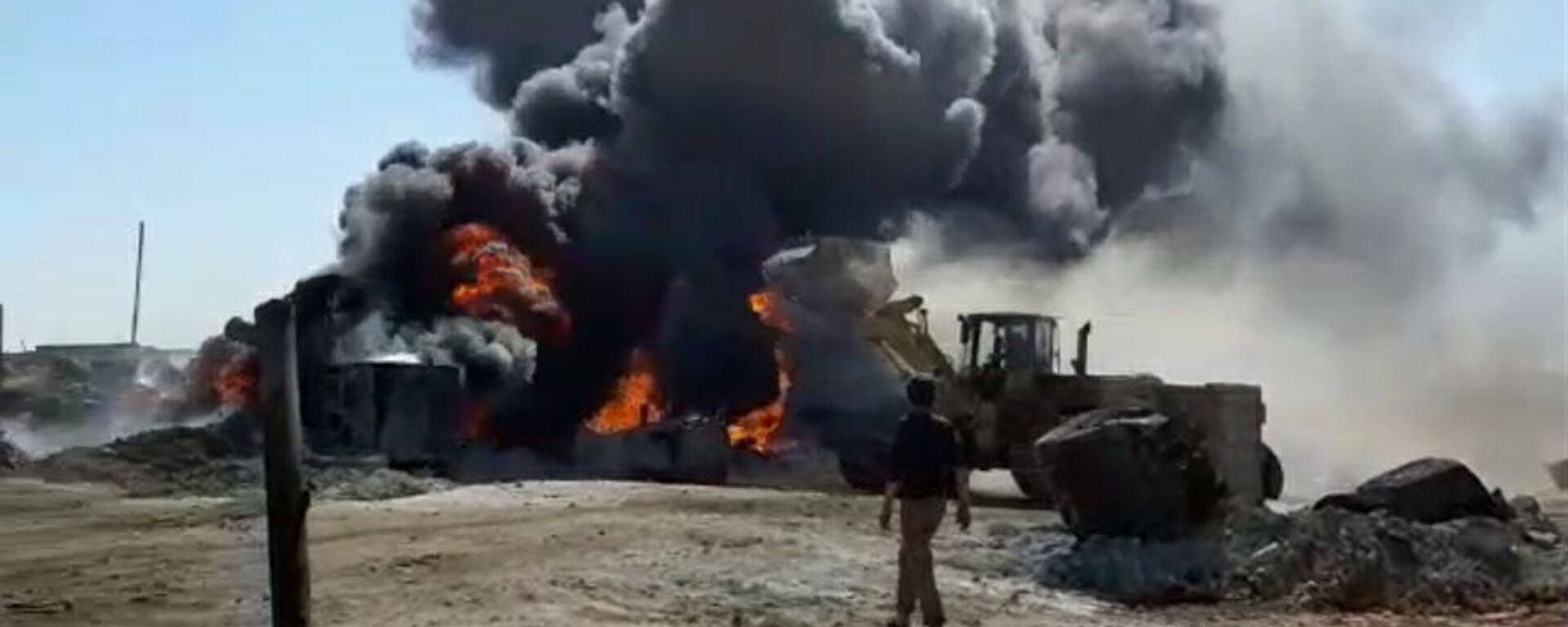 انفجار في شاحنة لسرقة النفط السوري - سبوتنيك عربي, 1920, 05.03.2021