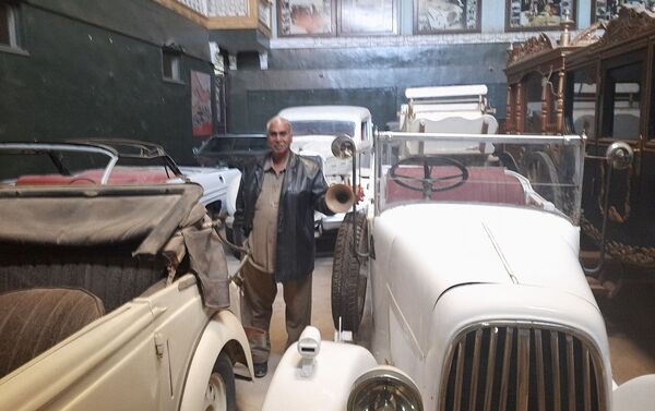 مصري لديه أكثر من 100 سيارة نادرة مصري لديه أكثر من 100 سيارة نادرة - سبوتنيك عربي