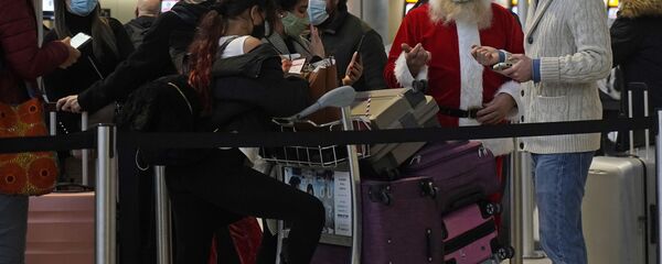 الوضع في بريطانيا مع ظهور سلالة كورونا الجديدة - مطار هيثرو في لندن، إنجلترا 21 ديسمبر 2020 - سبوتنيك عربي