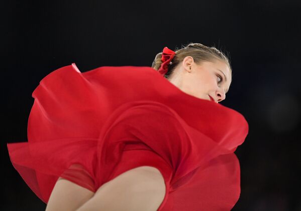 الألمانيان ليتيسيا روشيه و لويس شوستر خلال فقرة فنية للتزحلق الثنائي الحر على الجليد في دورة الألعاب الأولمبية الشتوية للشباب لعام 2020، 12 يناير 2020 - سبوتنيك عربي