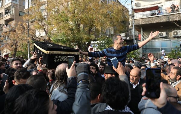 توديع جثمان الراحل المخرج السوري حاتم علي - سبوتنيك عربي