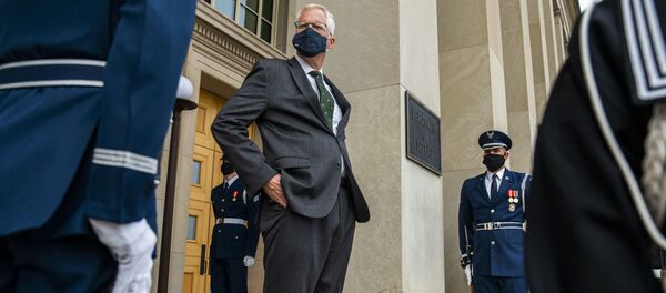 وزير الدفاع بالإنابة كريستوفر ميلر أمام وزارة الدفاع الأمريكية البنتاغون  - سبوتنيك عربي