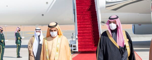 ولي العهد السعودي، الأمير محمد بن سلمان، يستقبل رئيس مجلس الوزراء ونائب رئيس دولة الإمارات العربية المتحدة وحاكم دبي، الشيخ محمد بن راشد آل مكتوم لدى وصوله لحضور القمة 41 لمجلس التعاون الخليجي في العلا بالسعودية، 5 يناير/ كانون الثاني 2021 ولي العهد السعودي، الأمير محمد بن سلمان، يستقبل رئيس مجلس الوزراء ونائب رئيس دولة الإمارات العربية المتحدة وحاكم دبي، الشيخ محمد بن راشد آل مكتوم لدى وصوله لحضور القمة 41 لمجلس التعاون الخليجي في العلا بالسعودية، 5 يناير/ كانون الثاني 2021 - سبوتنيك عربي