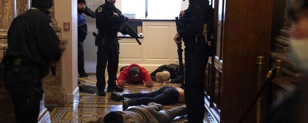 الشرطة الأمريكية تعتقل أنصار ترامب ممن اقتحموا الكونغرس - سبوتنيك عربي
