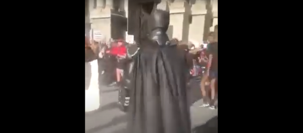 باتمان يصل إلى مبنى الكابيتول... فيديو - سبوتنيك عربي