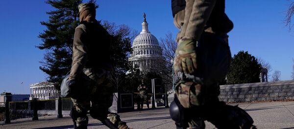 قوات الحرس الوطني الأمريكي خارج بناء الكونغرس - سبوتنيك عربي