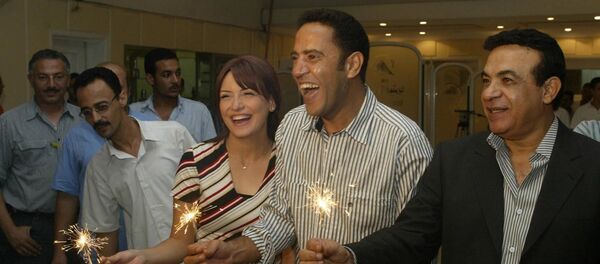 الفنان المصري، هادي الجيار مع الفنانين أشرف عبد الباقي وريهام عبد الغفور في عام 2005 الفنان المصري، هادي الجيار مع الفنانين أشرف عبد الباقي وريهام عبد الغفور في عام 2005 - سبوتنيك عربي