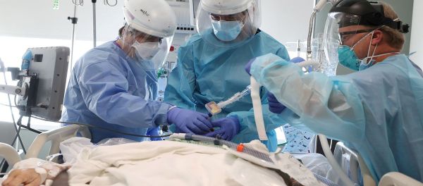 علاج مرضى كورونا في ولاية كاليفورنيا الأمريكية علاج مرضى كورونا في ولاية كاليفورنيا الأمريكية - سبوتنيك عربي