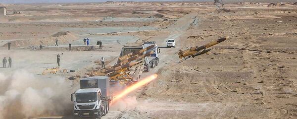 الحرس الثوري الإيراني والجيش الإيراني يجريان مناورات عسكرية - سبوتنيك عربي