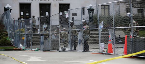 اجراءات أمنية أمام مبنى الكونغرس (كابيتول) في واشنطن، الولايات المتحدة 10 يناير 2021 اجراءات أمنية أمام مبنى الكونغرس (كابيتول) في واشنطن، الولايات المتحدة 10 يناير 2021 - سبوتنيك عربي