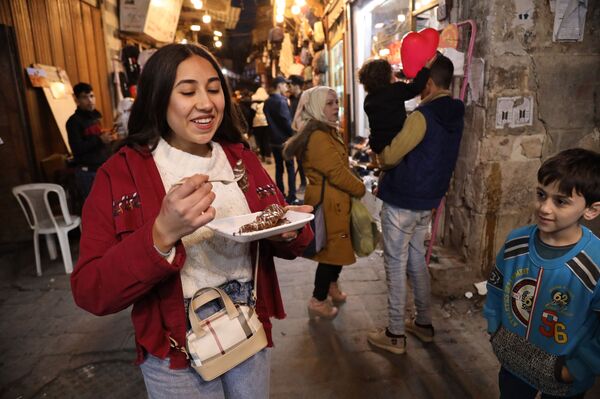 القيمرية الدمشقي: 200 متر من البهجة والتاريخ والسعرات الحرارية... صور وفيديو - سبوتنيك عربي