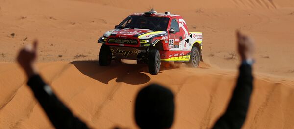 المتسابق مارتن بروكوب من فريق أورلين بينزينا في القيصومة، خلال المرحلة السادسة من سباق رالي داكار السعودية 2021، 8 يناير 2021 - سبوتنيك عربي