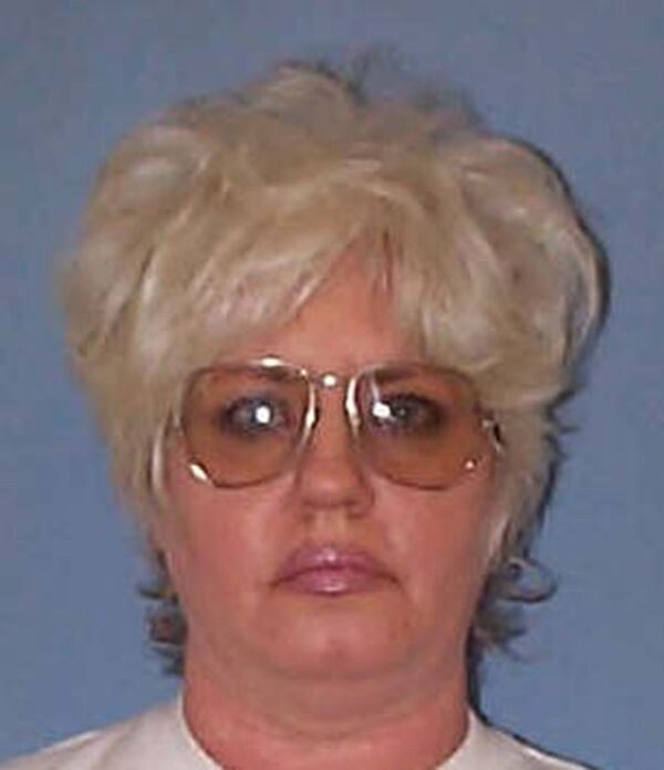 تُظهر صورة الملف غير المؤرخة التي قدمتها إدارة الإصلاحيات في ألاباما في 9 مايو/ أيار عام 2002، المدانة ليندا ليون بلوك، 53 عامًا، بتهمة قتل ضابط شرطة عام 1993 وأول امرأة تخضع لعقوبة الإعدام في ولاية جنوبية في الولايات المتحدة منذ عام 1957 . - سبوتنيك عربي