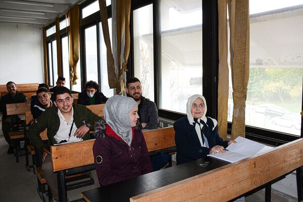 الطالبة الجامعية السورية نجلاء برغل - سبوتنيك عربي