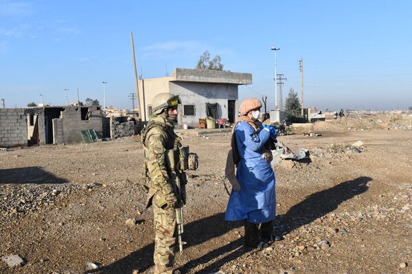 بتنسيق روسي... افتتاح معبر بين مناطق الجيشين السوري والأمريكي شرقي سوريا..فيديو - سبوتنيك عربي