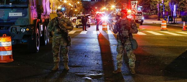 توافد قوات الحرس الوطني إلى مبنى الكابيتول في العاصمة الأمريكية واشنطن، قبل مراسم تنصيب الرئيس المنتخب جو بايدن رئيسا للبلاد - سبوتنيك عربي