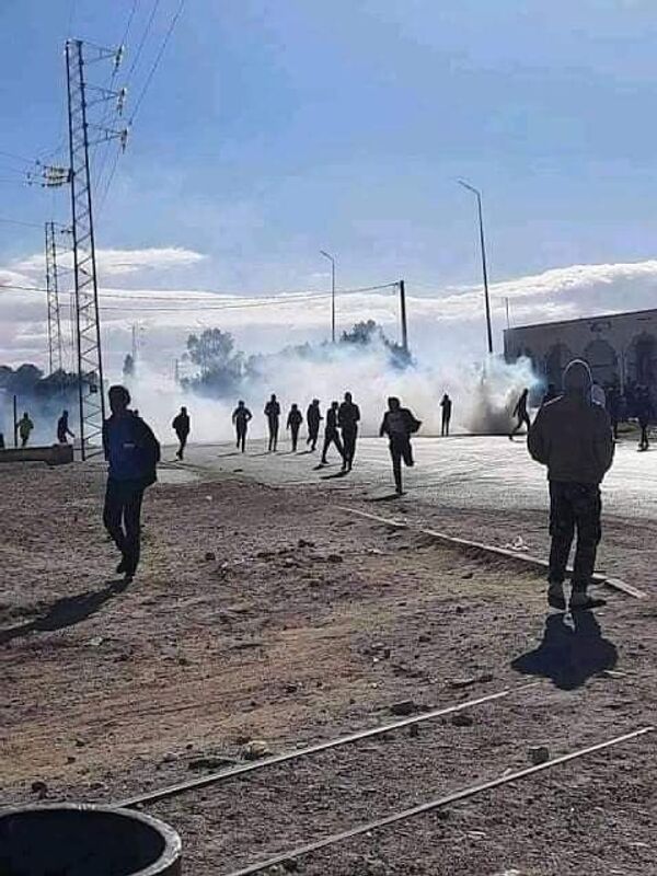 احتجاجات عنيفة تجتاح مدنا تونسية وسط غضب على تردي الأوضاع الاقتصادية - سبوتنيك عربي