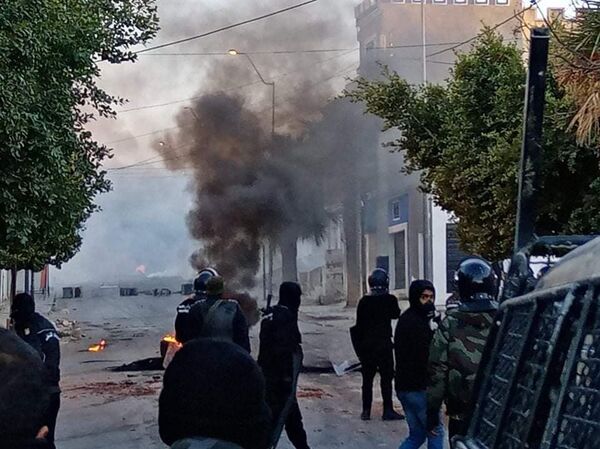 تونس... احتجاجات متجددة ومطالب بإطلاق سراح الموقوفين - سبوتنيك عربي