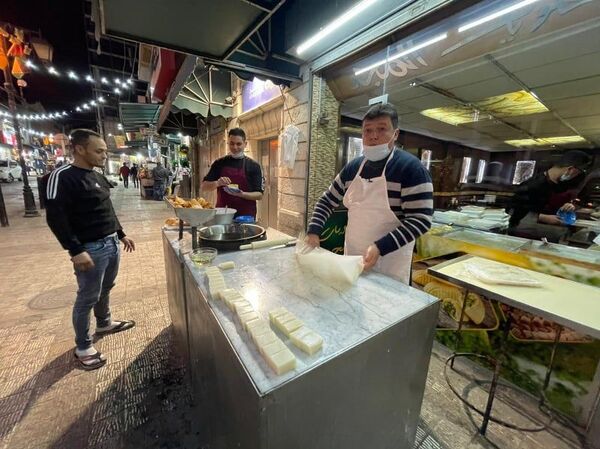 حلوى التمرية... فاكهة الشتاء الساخنة  - سبوتنيك عربي