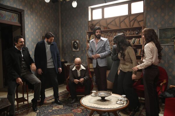 ضجة وتنمر في سوريا على فنان مشهور...أنف يغطي على بلد... فيديو  - سبوتنيك عربي