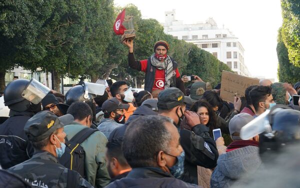 مسيرة احتجاجية بشارع الحبيب بورقيبة - سبوتنيك عربي