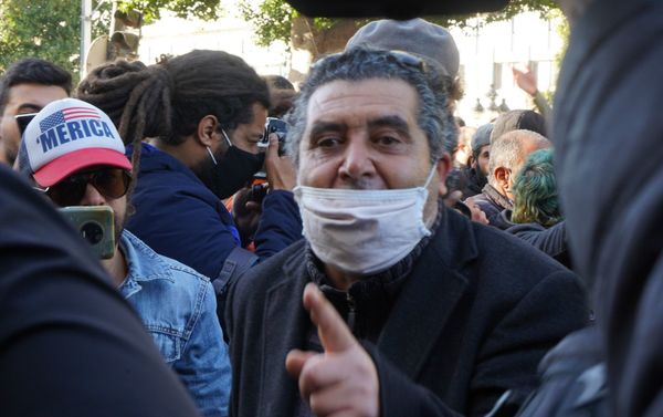 مسيرة احتجاجية بشارع الحبيب بورقيبة مسيرة احتجاجية بشارع الحبيب بورقيبة - سبوتنيك عربي